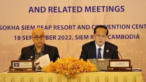 Vietnam makes active contributions to AEM-54, related meetings
